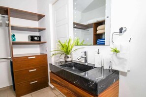 Douche, séchoir à cheveux