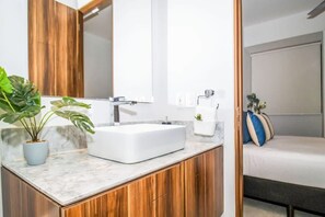 Douche, sèche-cheveux