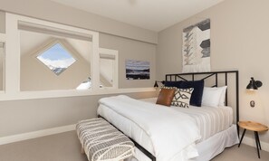 3 bedrooms, WiFi - NEW! Saddle Ridge I3 3-Bedroom Home with Mountain view (Big Sky)