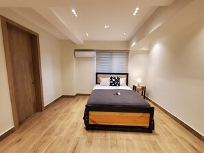 3 chambres, fer et planche à repasser, Wi-Fi, draps fournis