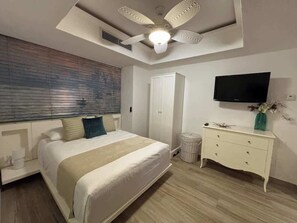1 habitación, tabla de planchar con plancha, cuna de viaje y wifi