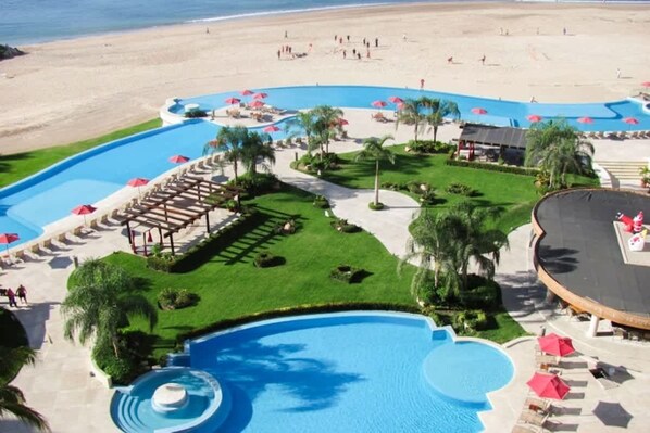 Pool - Venetian Beach Front & Mountain View, Great Location (Puerto Vallarta)