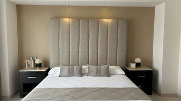 3 habitaciones, tabla de planchar con plancha, cuna de viaje y wifi