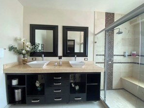 Douche, séchoir à cheveux