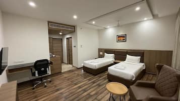 Deluxe Room, City View | Desk, free WiFi