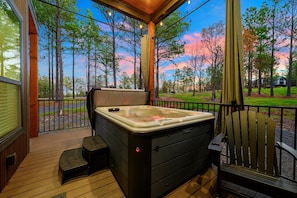 Indoor spa tub - The Raven-1 BR-Hochatown Gathering-New 2024! (Broken Bow)