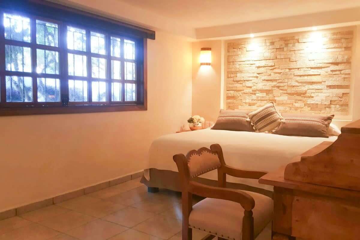 2 habitaciones, tabla de planchar con plancha, cuna de viaje y wifi 