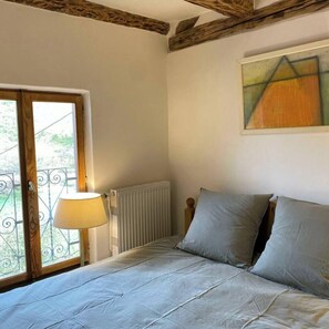 3 bedrooms, WiFi, bed sheets