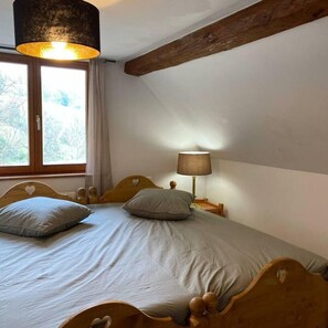 4 chambres, fer et planche à repasser, Wi-Fi, draps fournis