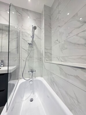 Hårtørrer, håndklæder, Sæbe, Shampoo