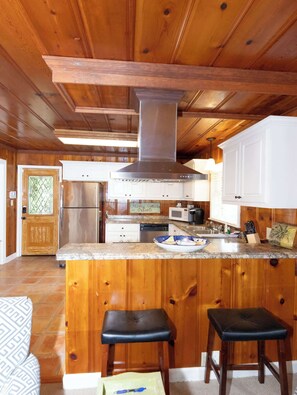 Fridge, microwave, stovetop, dishwasher - The Garrison by Apex Short Term Stays (Oxford)