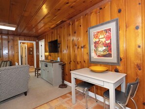 TV, offices - The Garrison | Best Playoff Weekend Rate (Oxford)