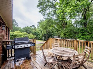 Outdoor dining - The Garrison by Apex Short Term Stays (Oxford)