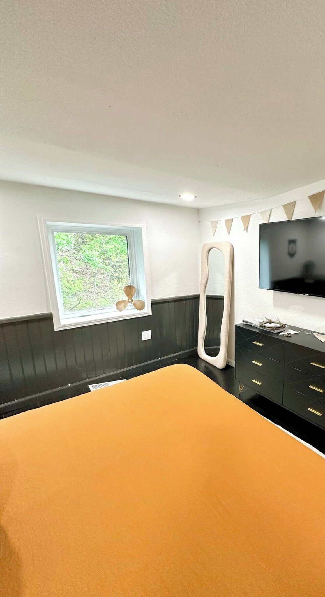 Desk, iron/ironing board, travel cot, free WiFi