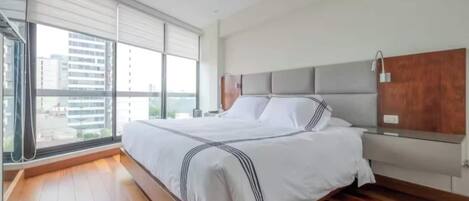 2 chambres, bureau, fer et planche à repasser, Wi-Fi gratuit