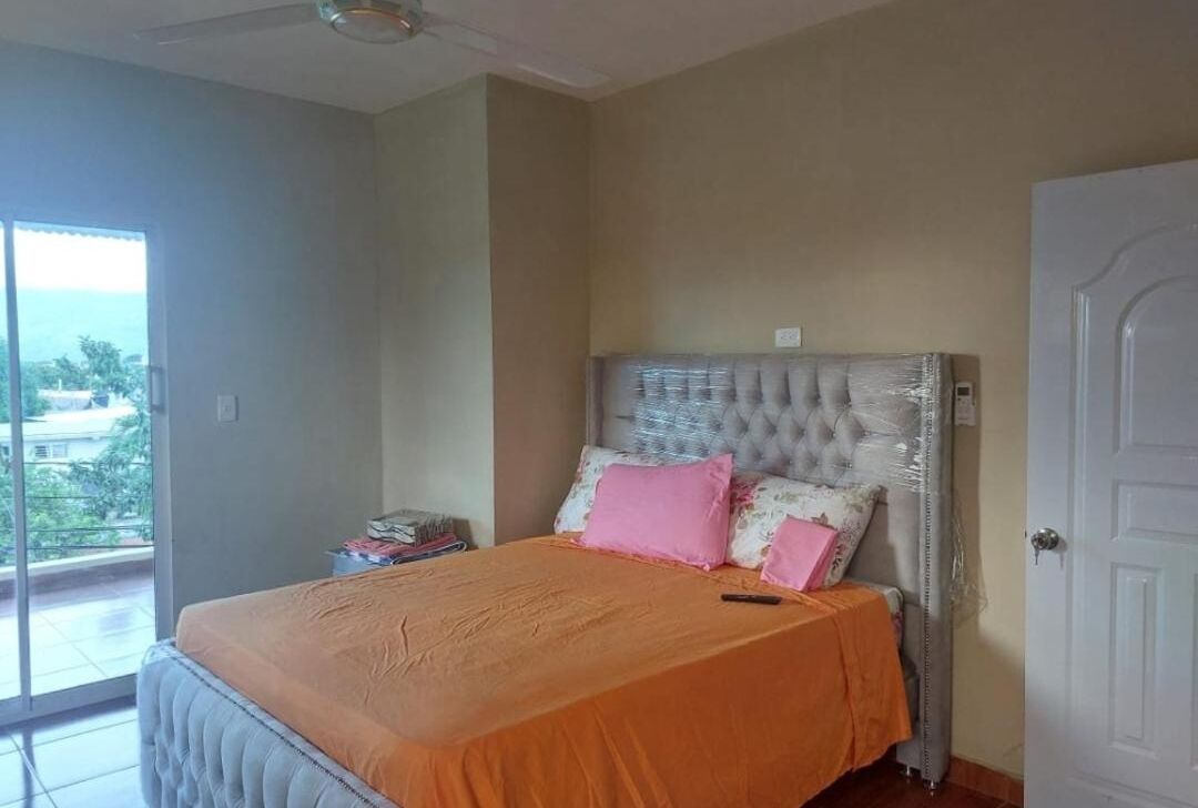 3 habitaciones, tabla de planchar con plancha y wifi 