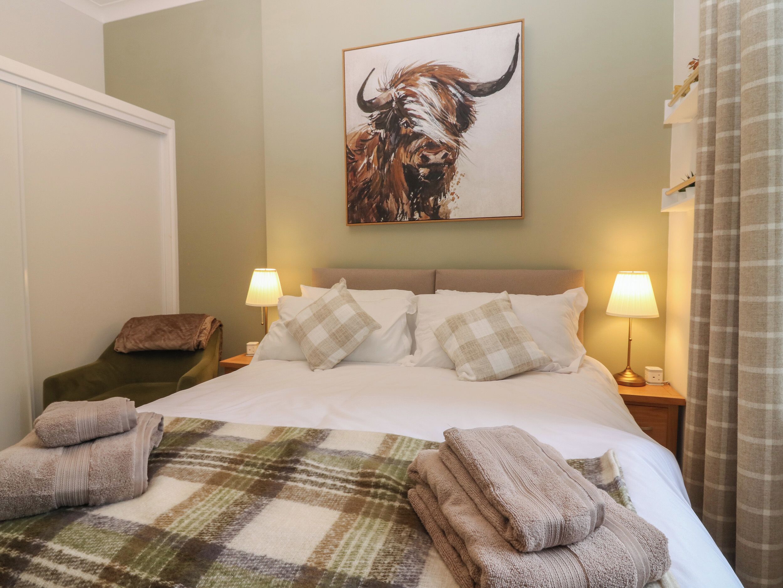 2 bedrooms, individually decorated, individually furnished, free WiFi