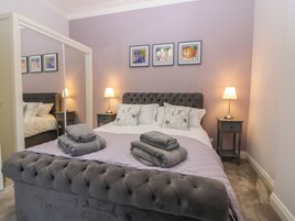 2 bedrooms, individually decorated, individually furnished, free WiFi