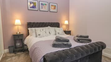 2 bedrooms, individually decorated, individually furnished, free WiFi