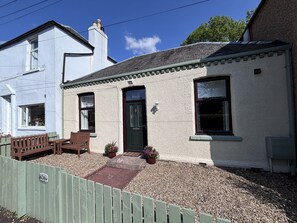 Cottage | Exterior - 60E Wellgate (Lanark)