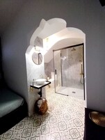 Deluxe Double Room, Patio, Courtyard View | Desk, iron/ironing board, free WiFi