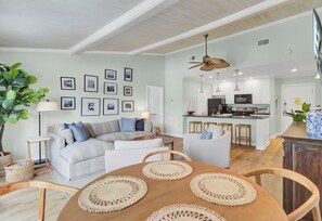 TV, tavolo da ping pong, stampante