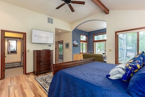 4 bedrooms, desk, travel cot, free WiFi