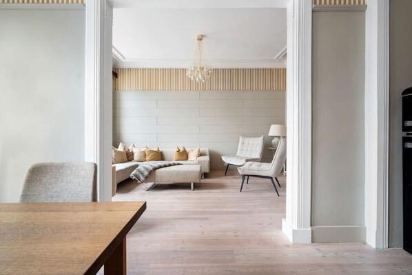 TV, fireplace, stereo