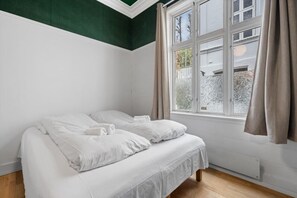 3 bedrooms, desk, iron/ironing board, WiFi - Experience the luxury lifestyle 100m from Bryggen! (Bergenhus)