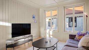 Televisión, chimenea