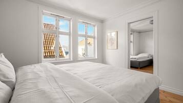 2 Schlafzimmer, Schreibtisch, Bügeleisen/Bügelbrett, Reisekinderbett
