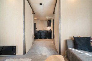 2 bedrooms, desk, WiFi, bed sheets