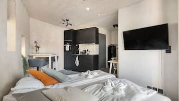 1 bedroom, desk, WiFi, bed sheets