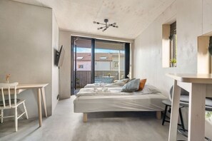 1 bedroom, desk, WiFi, bed sheets