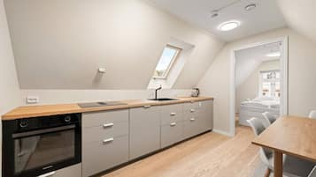 Fridge, oven, stovetop, dishwasher