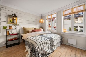 3 Schlafzimmer, Schreibtisch, Bügeleisen/Bügelbrett, Reisekinderbett
