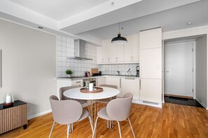 Dining - City Apartment  – Modern, Cozy & Perfect Location (Bergenhus)