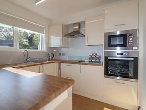 Batterie de cuisine, vaisselle et ustensiles