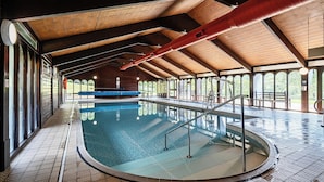 An indoor swimming pool with a wooden ceiling and large windows. - Pebble &amp; Pine at Harcombe House (Newton Abbot)