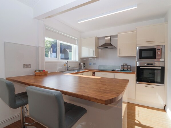 Keittoastiat/astiat/ruokailuvälineet