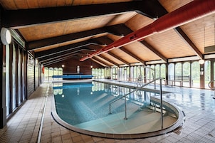 Una piscina techada
