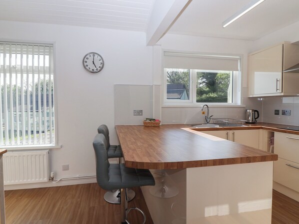 Køkkentøj/tallerkener/redskaber