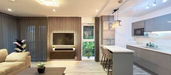 Private Bedroom - Modern Flat - West End Glasgow
