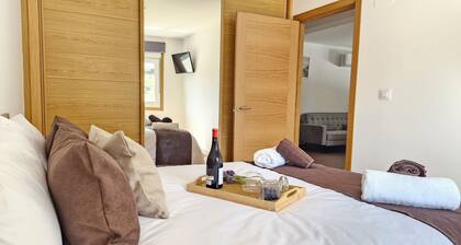 ADAPTED FOR PEOPLE WITH REDUCED MOBILITY AND HAS AN ARTICULATED BED.