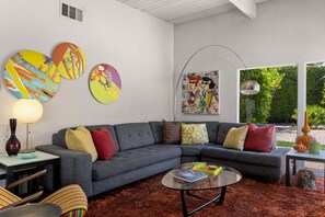 Smart TV, fireplace