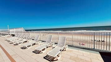 Outdoor pool, open 8:00 AM to 9:00 PM, pool loungers