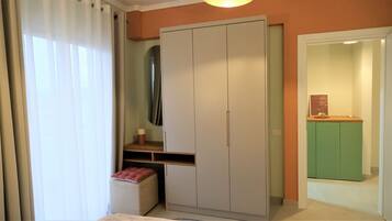 ์ํํธ, ์นจ์ค 1๊ฐ, ๋ฐ์ฝ๋, ์๋ด ์ ๋ง | ๋ด๋ถ