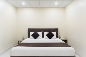 Desk, free WiFi - Hotel Wagheshwari (Ujjain)