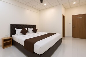 Desk, free WiFi - Hotel Wagheshwari (Ujjain)