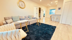 Apartment, Balcony, Partial Ocean View | Living area